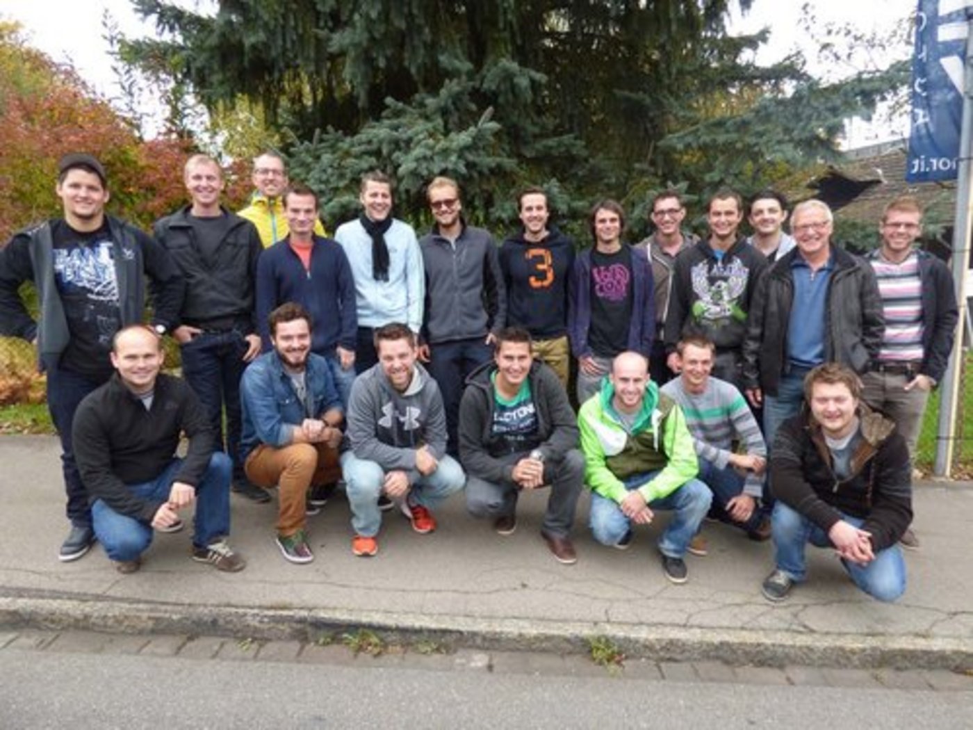 Die Teilnehmer des ersten Lehrgangs Weinbautechniker/-in HF. (Bild: zVg)