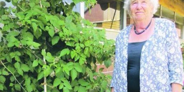 Der Garten hat nicht mehr eine ganz so grosse Bedeutung wie früher. Irma Mosimann hat ihn redimensioniert. Das gibt mehr Zeit für die Beziehungspflege. (Bild Margreth Rinderknecht)