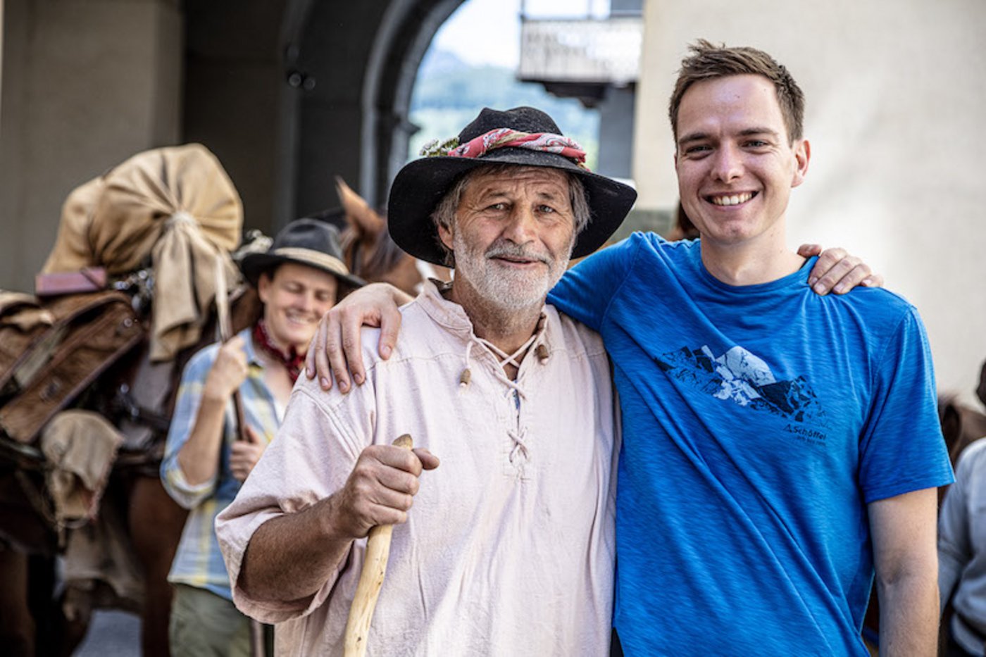 Säumermeister Reto Dürst mit Projektmanager des Säumertreks Aaron Heinzmann. (Bilder zVg)