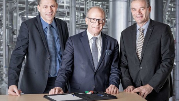 Anstelle von Christof (l.) und Markus Züger (r.) wird neu Martin Gehrer die Verwaltungsräte der Züger Frischkäse AG und der Holding präsidieren. (zvg)