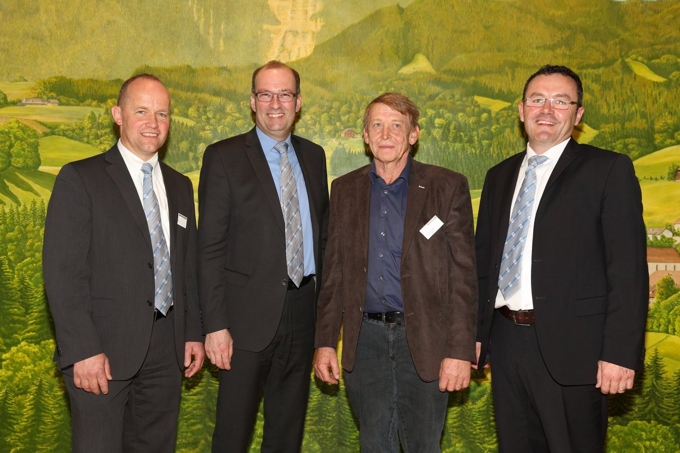 LBV-Präsident Jakob Lütolf; Markus Ritter, Präsident Schweizer Bauernverband; Josef Dissler, neues LBV Ehrenmitglied und Geschäftsführer Stefan Heller (v.l.)