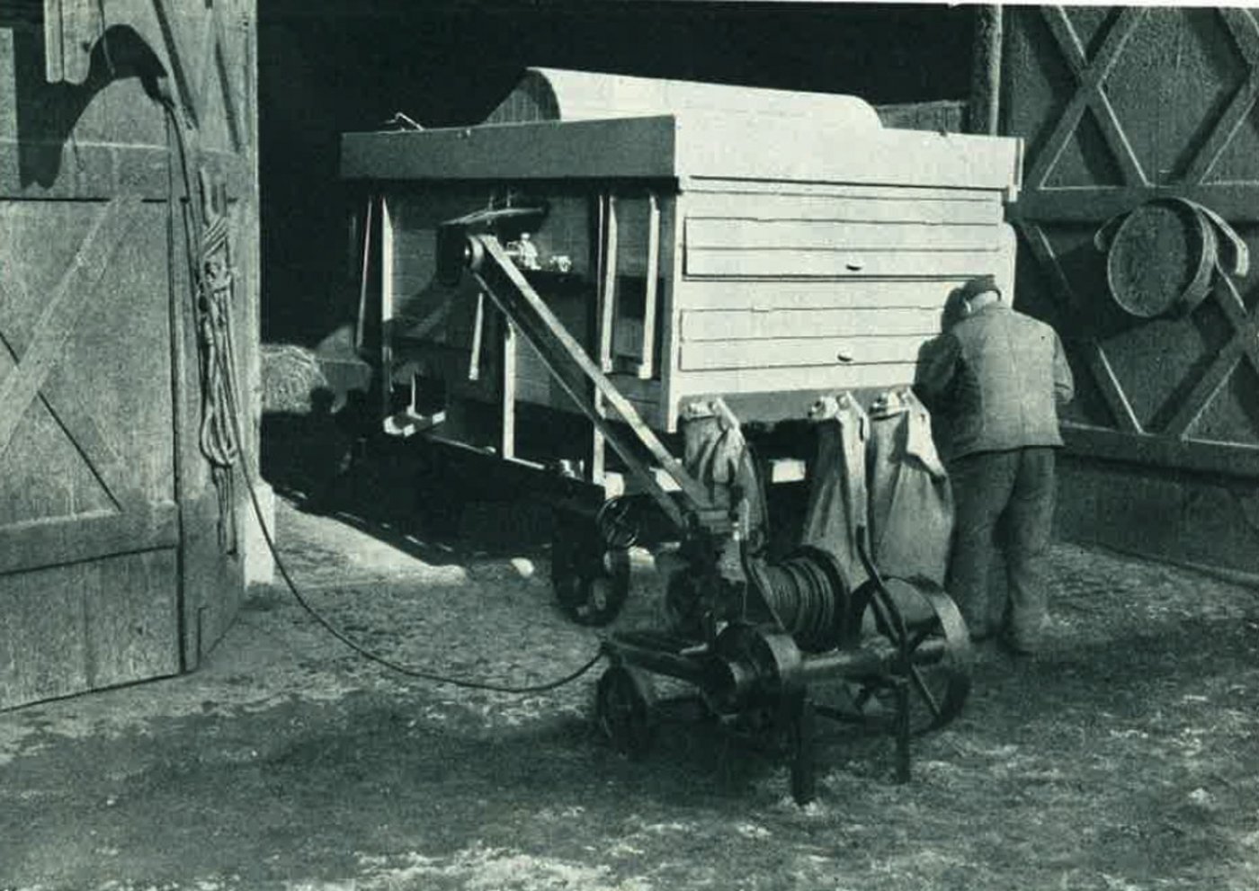 Elektromotoren waren damals stark verbreitet, hier wird damit eine Dreschmaschine betrieben. (Bild Maschinenfabrik Bucher-Guyer, Niederwenigen)