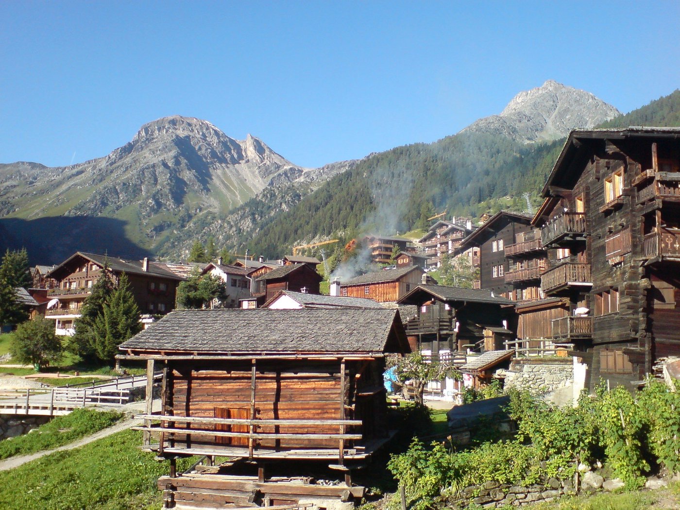 Eine 72 Käselaibe umfassende Sammlung befindet sich in einem Keller in Grimentz. (Bild Wikimedia)