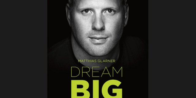 Buchcover «Dream Big». Im Buch erzählt Matthias Glarne sehr persönlich von seinem K(r)ampf an die Spitze des Schwingssports. (Bild Werd&Weber-Verlag)