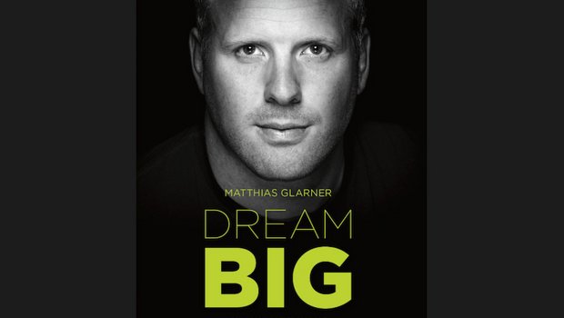 Buchcover «Dream Big». Im Buch erzählt Matthias Glarne sehr persönlich von seinem K(r)ampf an die Spitze des Schwingssports. (Bild Werd&Weber-Verlag)