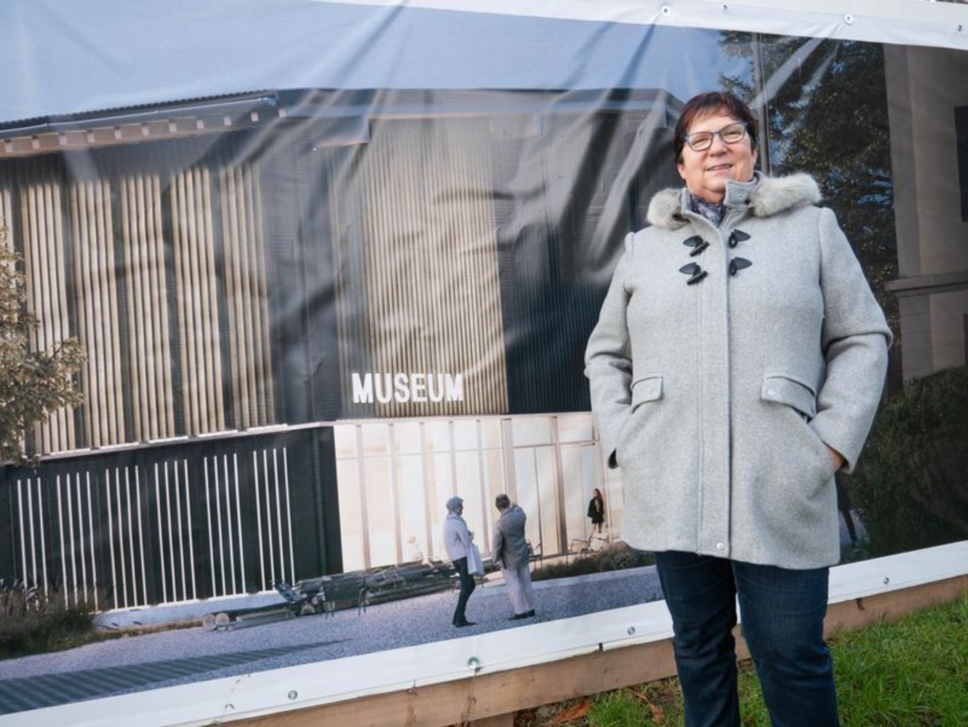 Beatrice Limacher vor der Visualisierung des künftigen neuen Agrarmuseums. (Bild de)