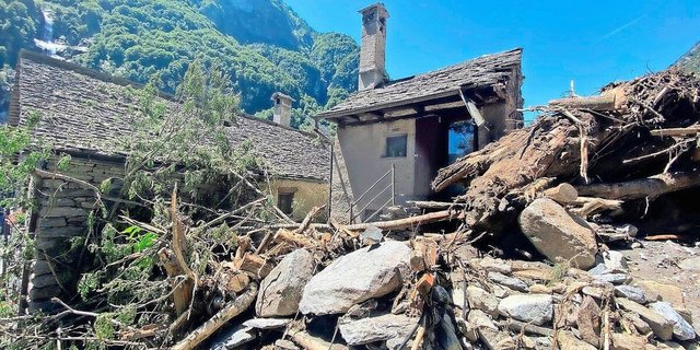 Die Wassermassen richteten im Maggiatal enorme Zerstörung an, manche Orte waren noch zur Wochenmitte nur per Helikopter erreichbar. Die Bevölkerung ist nun auf Hilfe angewiesen.