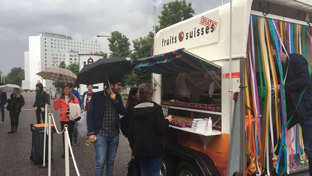 Während über einem Monat tourt das SOV-Früchtemobil durch die ganze Schweiz. (Bild zVg)