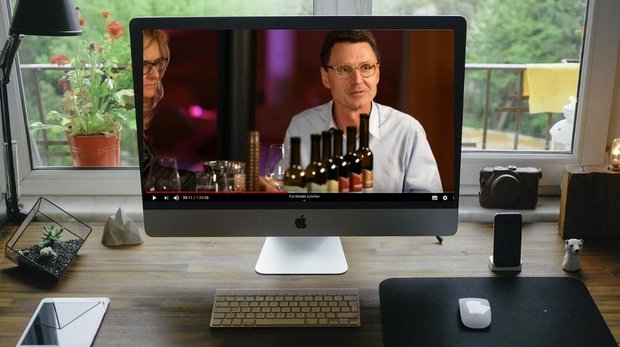 Zoom, Skype, und Konsorten ermöglichen nicht nur das Hoeoffice. Ein flexibler Umgang mit den digitalen Medien ist gefragt. (Bilder Pixabay und Cave du Rhodan, Montage lja)