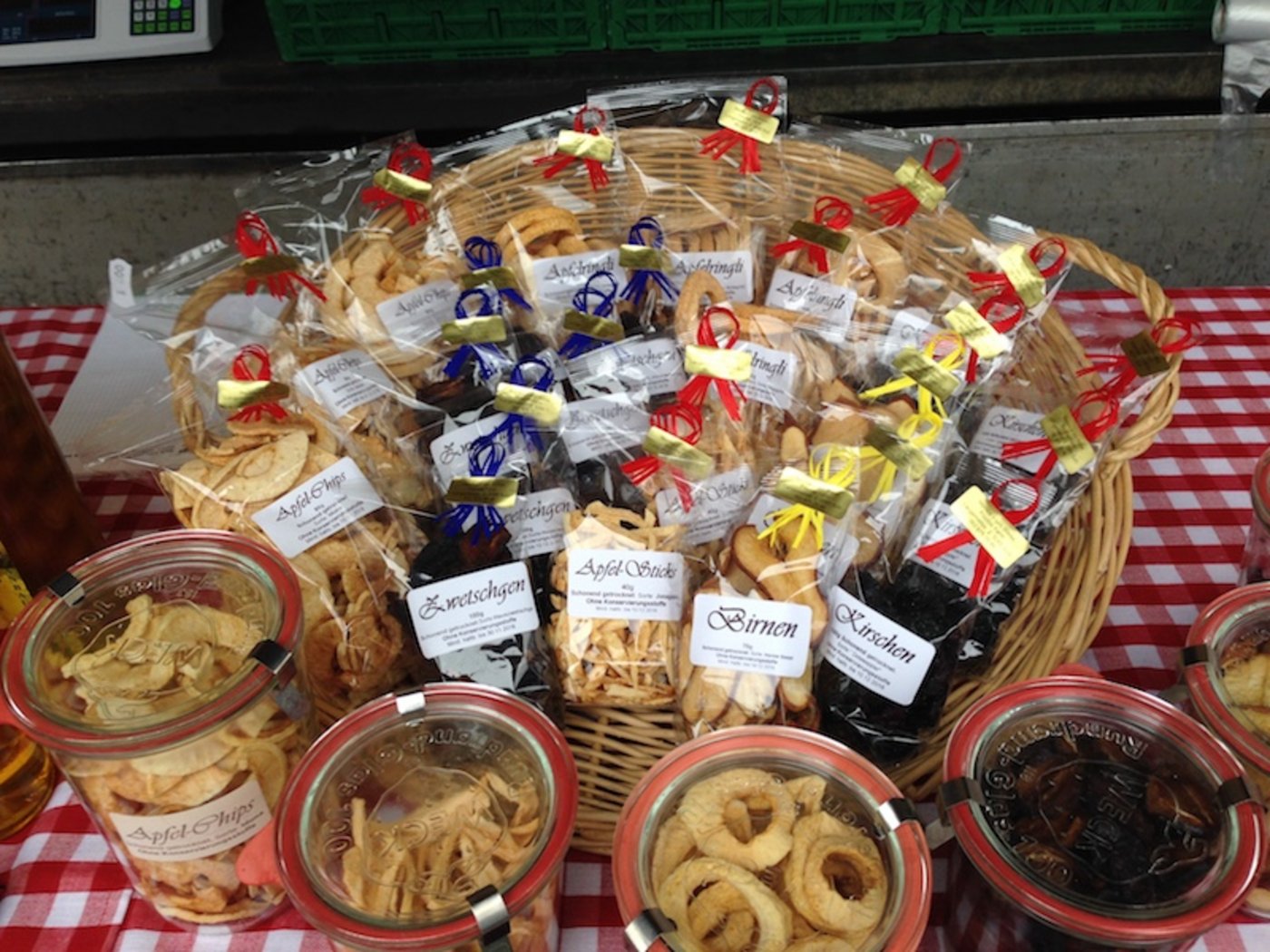 Mit einem eignen, guten Drucker oder der Druckerei des Vertrauens sehen die Etiketten auf den Hofprodukten gleich viel schöner aus. (Bild mih)