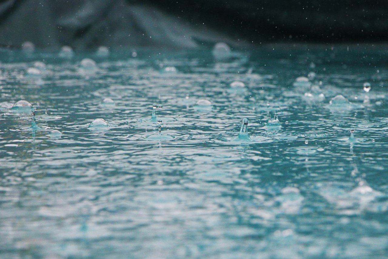 Im Zeitraum von Samstagmitternacht bis am Montagmorgen sind im westlichen Tessin bereits bis zu 250 Liter Regen pro Quadratmeter gefallen. (Symbolbild Pixabay)