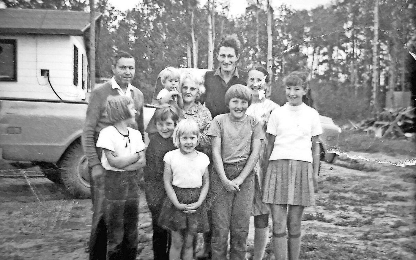 Willkommener Besuch aus der Schweiz: Die Grosseltern Lehmann besuchten die ausgewanderte Familie in Kanada. Die Farm präsentierte sich dabei in bestem Licht.