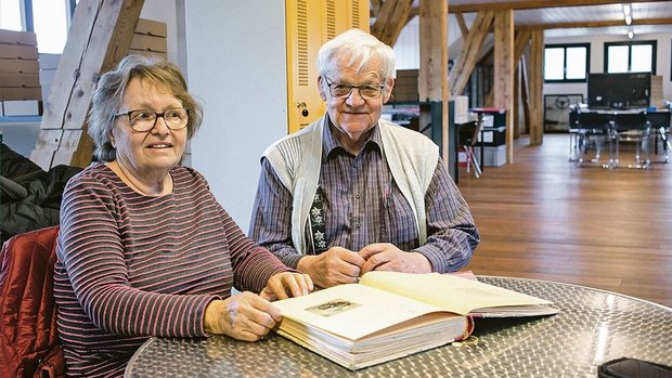 Margrit und Christia Margrit und Christian Siegenthaler sind beide 1944 geboren. Seit fast sechzig Jahren gehen sie durch dick und dünn und haben schon einige Schicksalsschläge zusammen gemeistert.