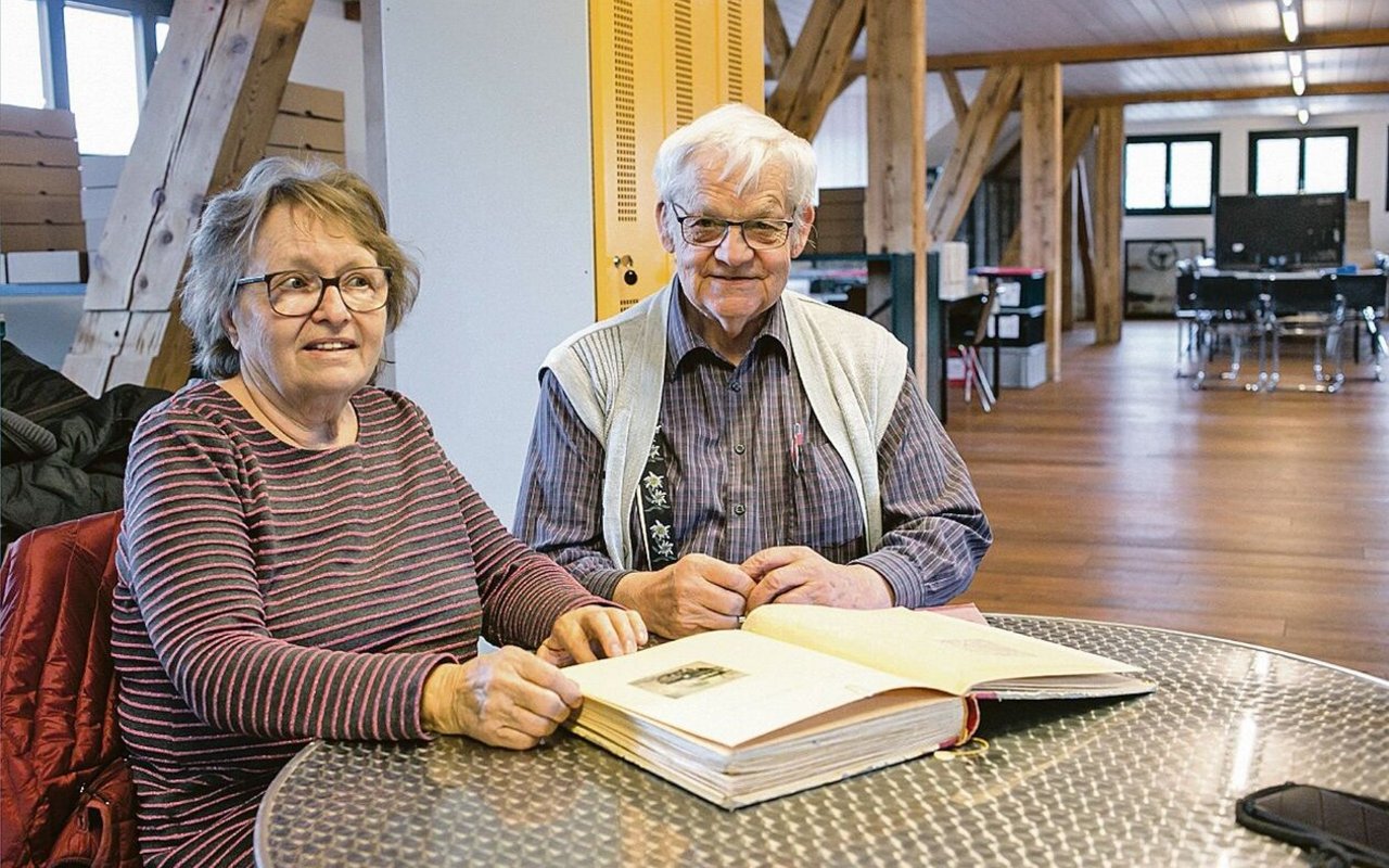 Margrit und Christian Siegenthaler sind beide 1944 geboren. Seit fast sechzig Jahren gehen sie durch dick und dünn und haben schon einige Schicksalsschläge zusammen gemeistert. 