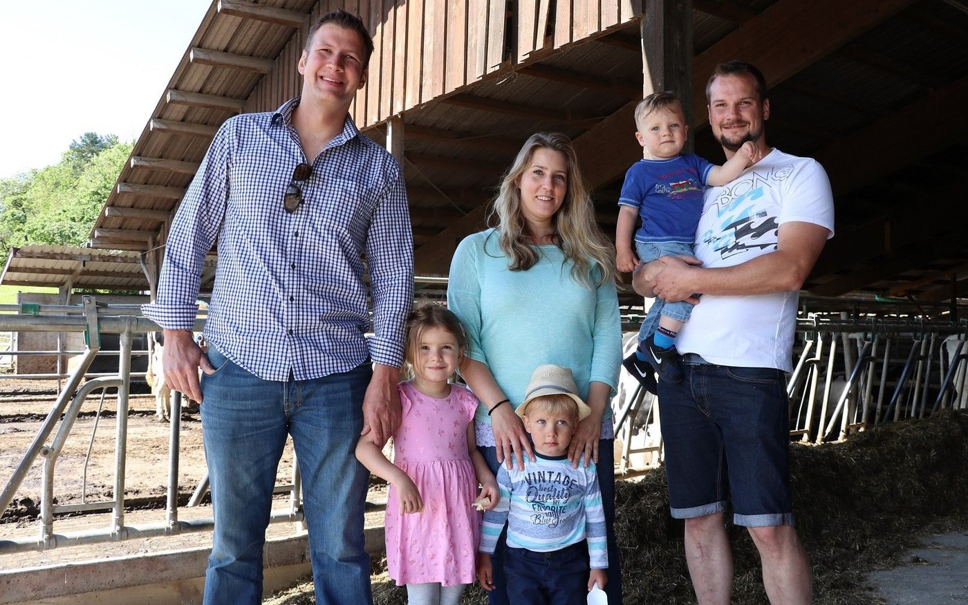 Die zweite und hoffentlich dritte Generation mit Robotereinsatz: Roman Bieri mit Lebenspartnerin Cornelia sowie Sandro Märki (v.l.). (Bild rae) 