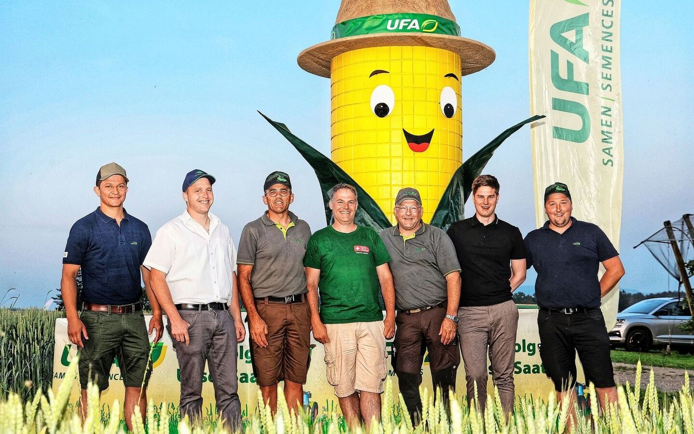 (v.l.n.r.) Christoph Brönnimann, Ivo Rüst, Daniel Iten, Marcel Bucher, Daniel Feuchter, Stephan Wroblewski und Fabian Fries stellten am Flurgang «Innovationsplattform Pfyn» verschiedene Versuche und Anbauverfahren vor.