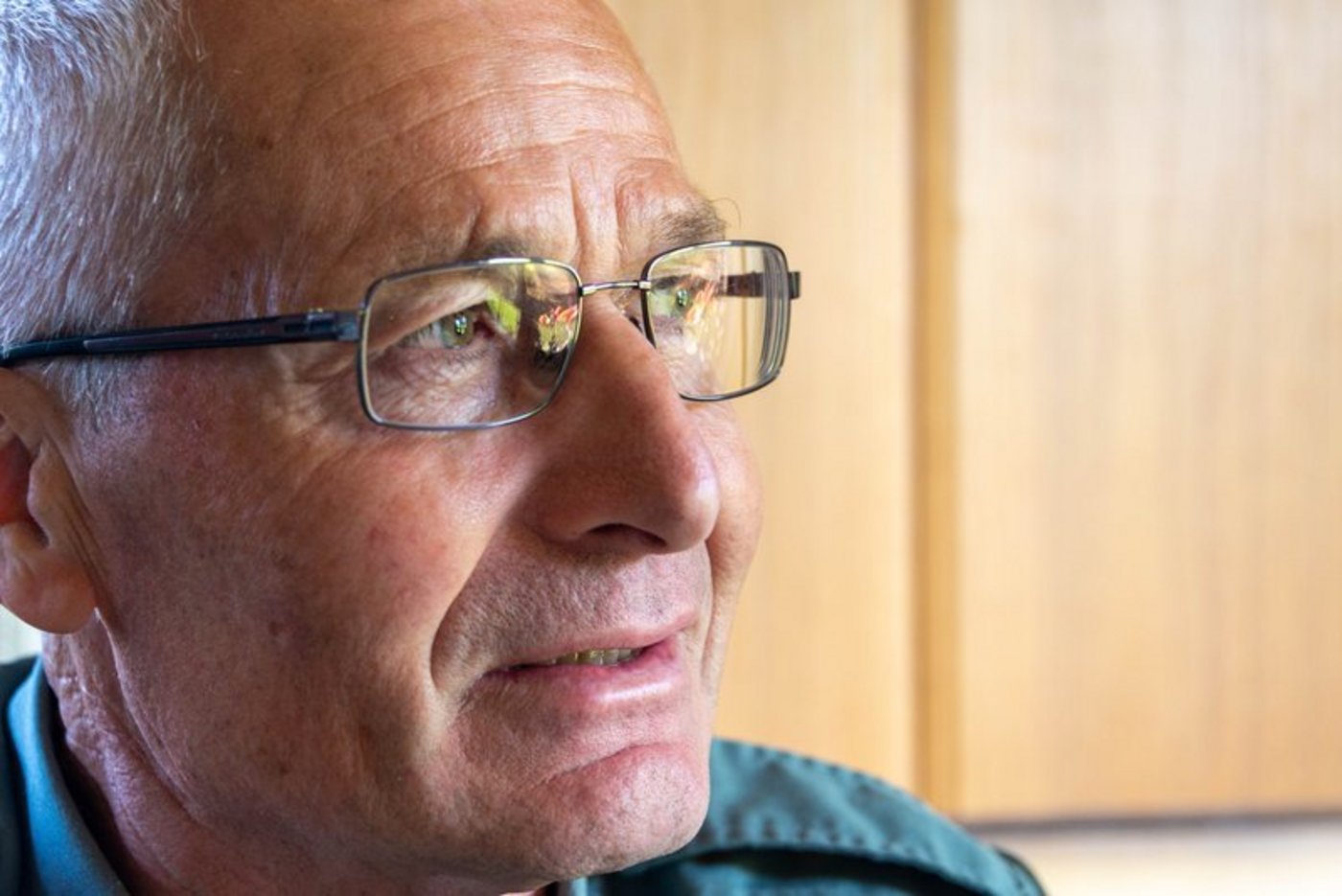 Andreas Maag im Gespräch: Der Landwirt findet, dass die Basiskommunikation auch für die Landwirtschaft von Vorteil ist, auch wenn sie nicht alle Seiten der Landwirtschaft zeigen kann. (Bild hja)