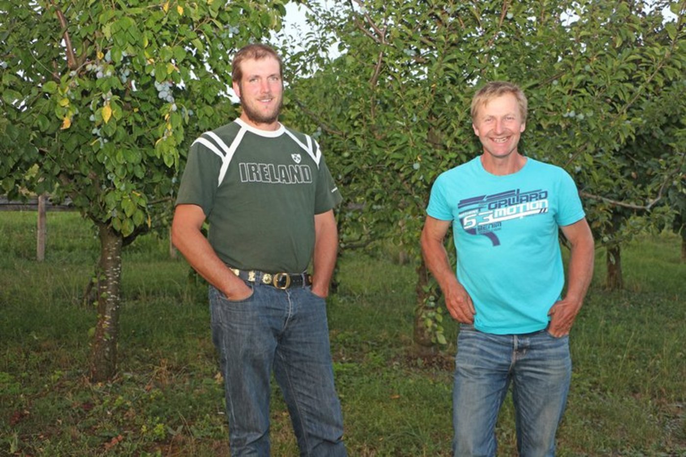 "Vielen Landwirten ist es immer noch zu wenig bewusst, was man mit bewusster Einkaufspolitik rausholen kann": Martin Ackle (l.) und Urs Leimgruber. (Bild Manuel Fischer)