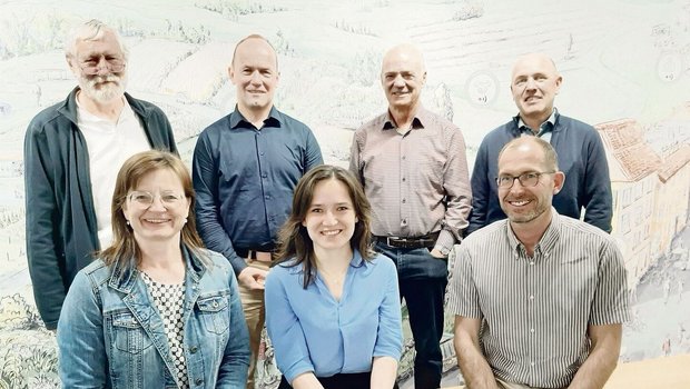 Vorstandsmitglieder Vorstandsmitglieder (v. l. vorne): Priska Wismer, Anja Meier, Peter Meier; (v. l. hinten): Max Eichenberger, Jakob Lütolf und die Abtretenden Walter Haas und Josef Christen. Es fehlt Urs Marti.