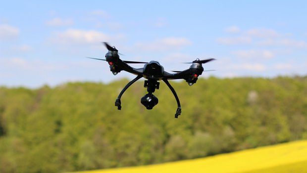 Private Drohnenpiloten gibt es mittlerweile viele. Nun könnten sie ihr Gerät dereinst zum gemeinsamen Nutzen einsetzen. (Bild ki-kieh / Pixabay)