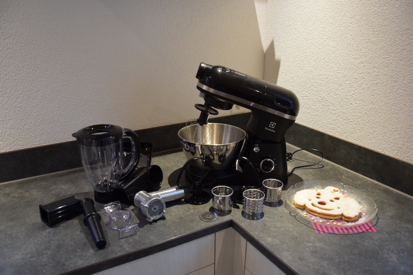 Ab sofort wird bei Aschwandens mit der gewonnen Küchenmaschine gebacken und gekocht. 