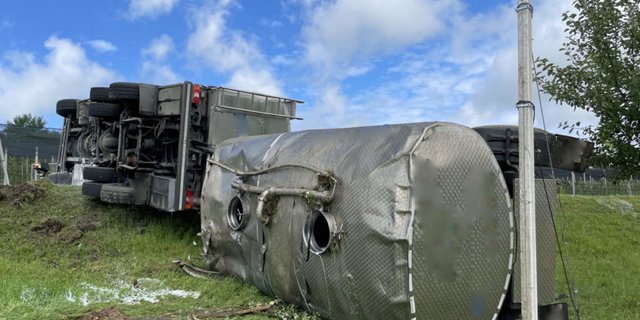 Der Tanker war kurz nach 11:30 von Hildisrieden Richtung Hochdorf unterwegs. Zur Klärung des Unfallhergangs sucht die Polizei Zeugen. (Bilder Kapo LU)