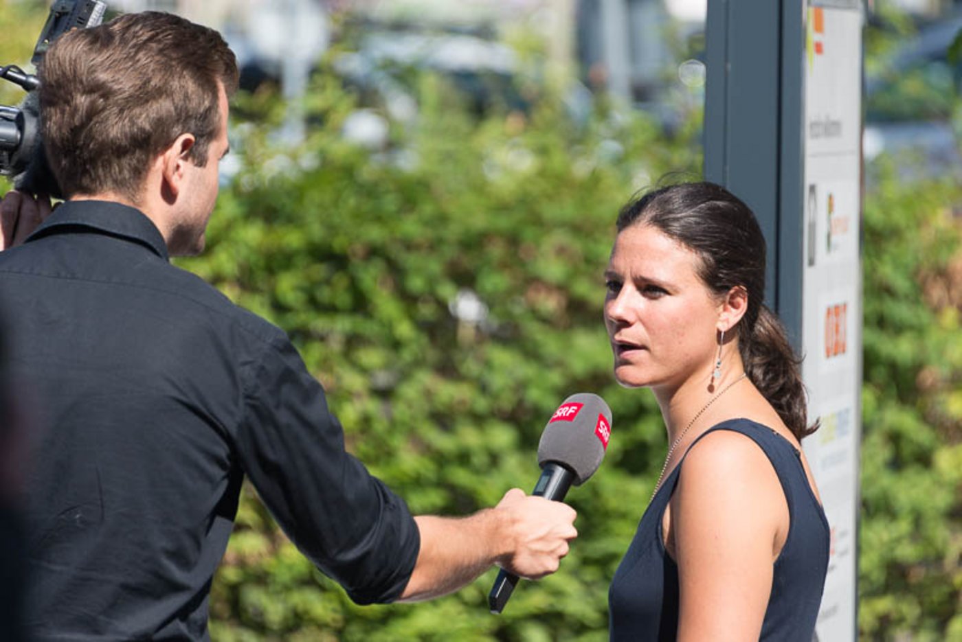 Das Interesse der Medien ist hoch - das SRF ist da. Keystone-SDA ist da. Der "Bund" ist da. Berthe Darras gibt Auskunft.