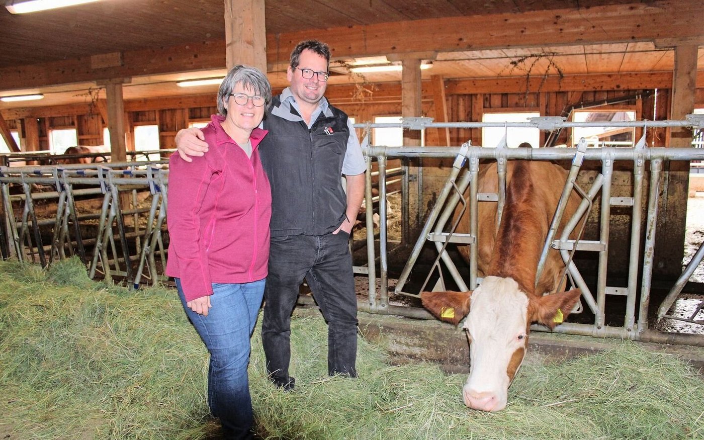 Die Gastgeber Sabine und Peter Küng in ihrer Scheune.