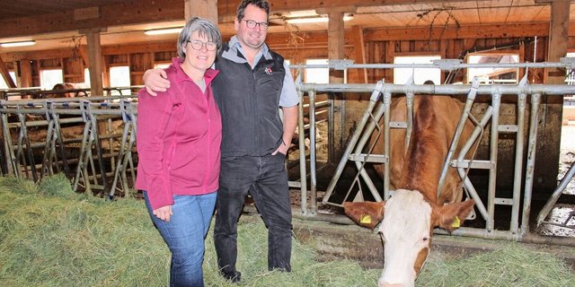 Die Gastgeber Sabine und Peter Küng in ihrer Scheune.