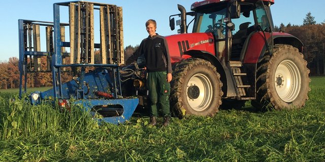 Die Messerwalze des 24-jährigen Thomas Maurer kann an den Seiten hydraulisch durch Ausklappen vergrössert werden. (Bilder Thomas Maurer)