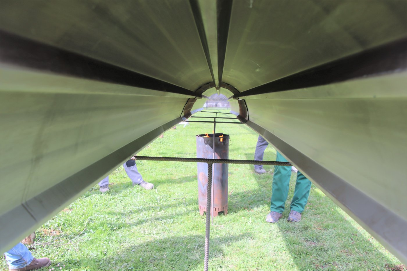 Die aufsteigende Wärme aus dem Ofen wird mit dem Tunnel breit verteilt.