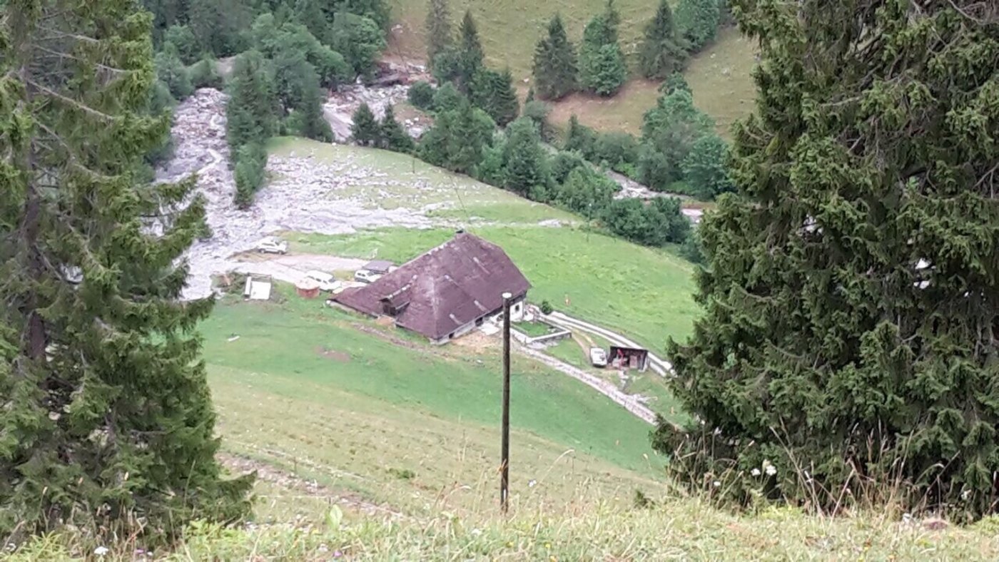 Die untere Alphütte blieb mit viel Glück verschont.