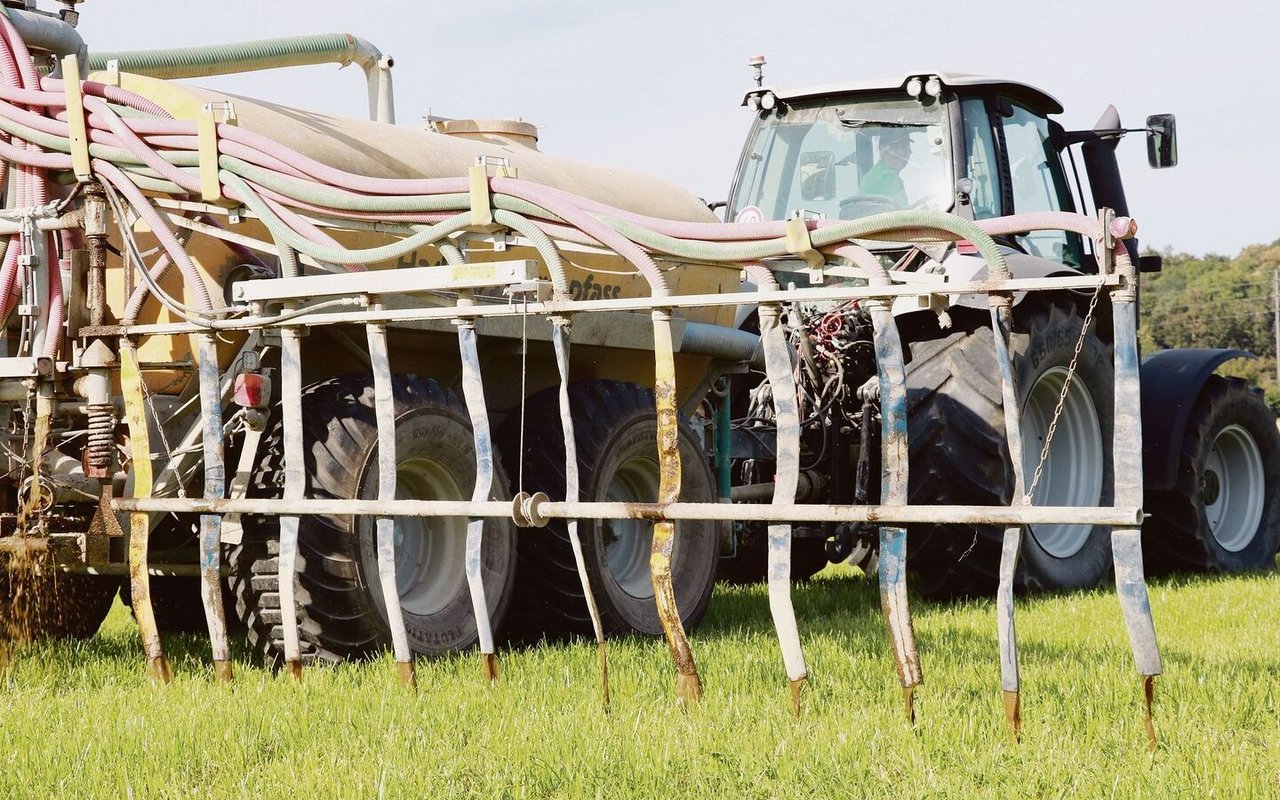 Mehr Schlagkraft, weniger Emissionen, mehr Sicherheit: In den vergangenen Jahren haben Schweizer Landwirte viel in die Gülletechnik investiert. 