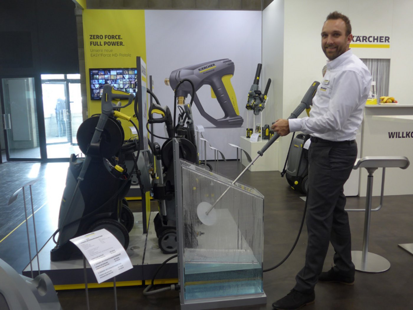 Präsentiert die neue Easy-Force Hochduckpistole: Marcel Sutter von Kärcher Schweiz. (Bild akr)