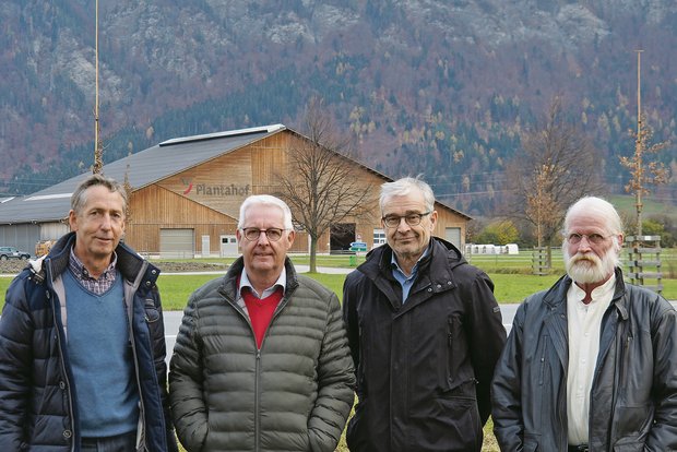 Curdin Foppa, Carl Brandenburger, Rolf Hanimann und Markus Racine (v. l. n. r.) engagieren sich für die landwirtschaftliche Ausbildung in Georgien.(Bild Christian Weber)