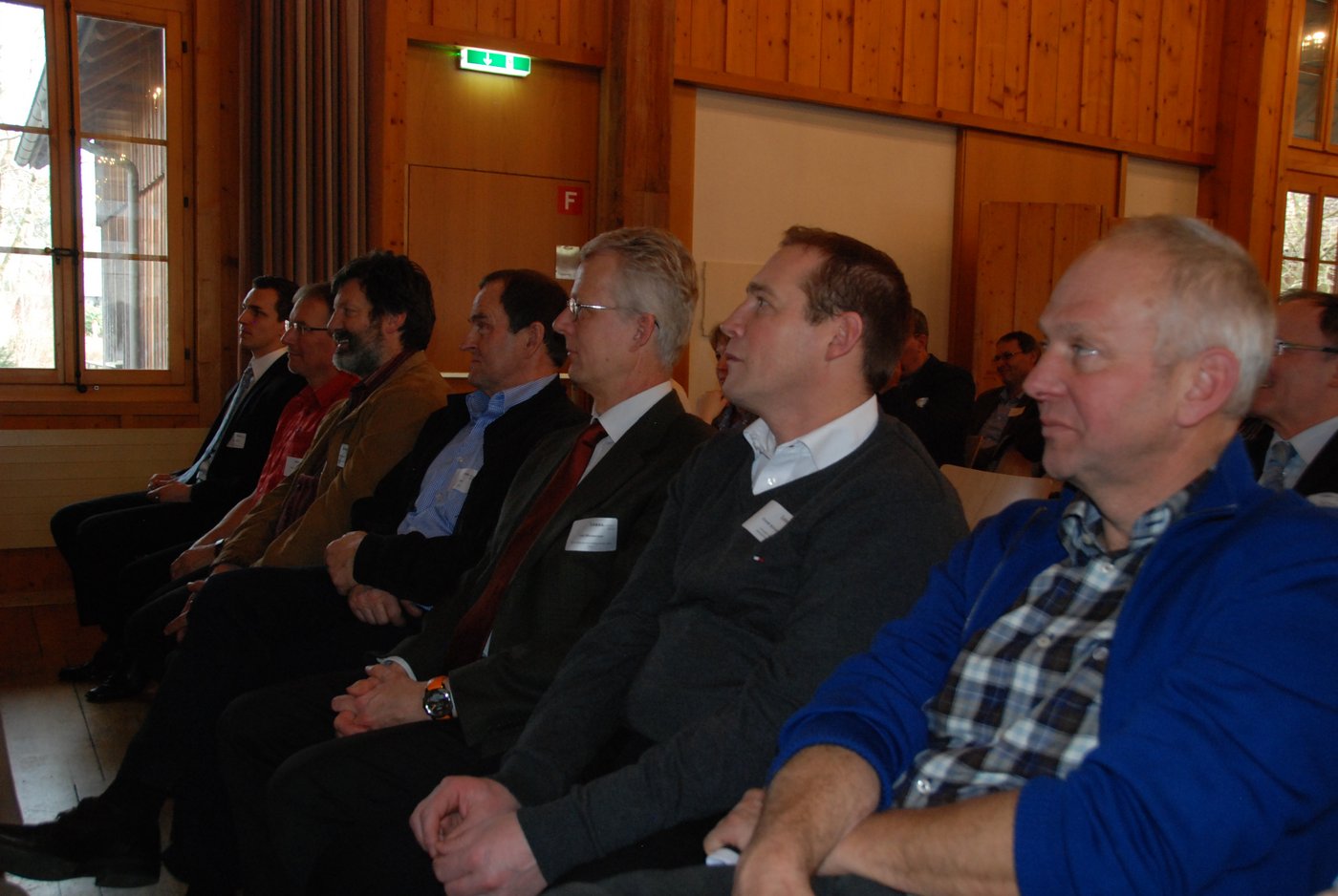 Gespannt gelauscht wurde auch in der zweiten Reihe, in der u. a. SBV-Vizepräsident Fritz Glauser (dritter von links) und Lobag-Ehrenpräsident Walter Balmer (vierter von links) sassen.