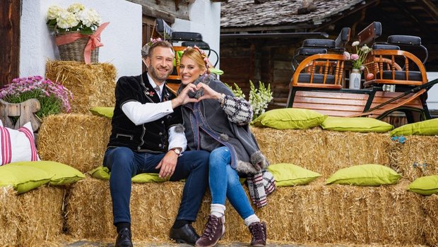Das attraktive Duo Marco Fritsche und Christa Rigozzi verkuppelt liebeshungrige Bauern und Frauen, die sich einen solchen wünschen: Seit 2008 läuft «Bauer, ledig, sucht ...» auf 3+. (Bild 3+)