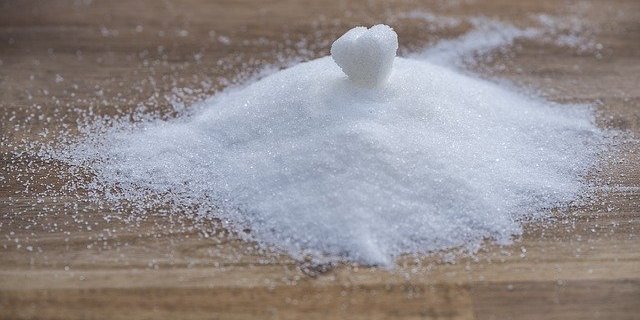 Zucker versüsst den Kaffee – die tiefen Preise aber nicht das Leben der Produzenten. (Bild Pixabay)