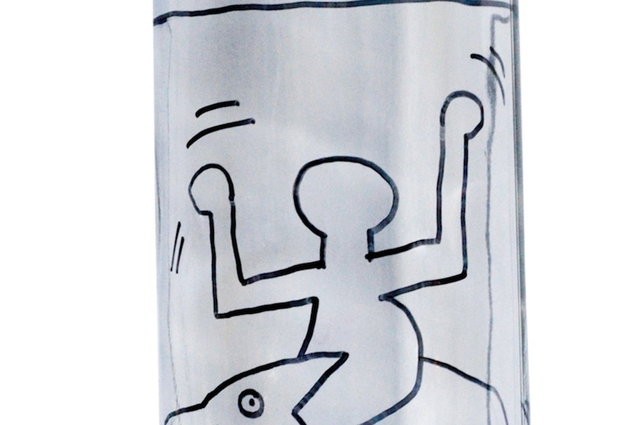 Keith Haring-Männchen auf einer Trinkflasche. (Foto: Pia Bertsch)