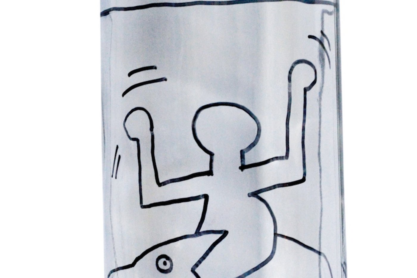 Keith Haring-Männchen auf einer Trinkflasche.  (Foto: Pia Bertsch)