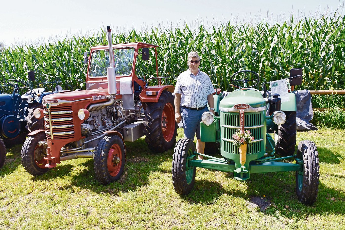 Niklaus Wäger, Vizepräsident des Oldtimer-Traktoren-Club Rheintal, hatte einst auf seinem Traktor fahren gelernt. (Bilder Ramona Riedener)