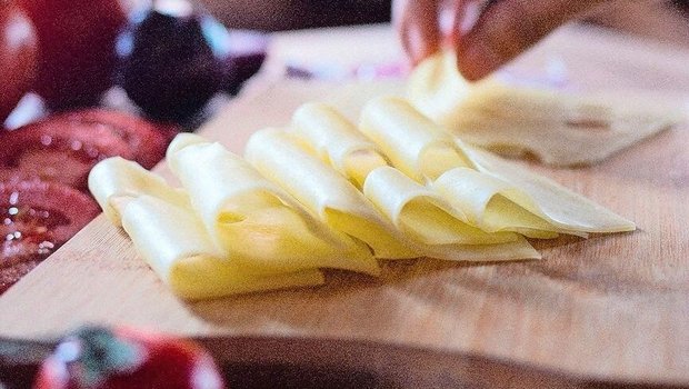 Der Emmentaler passt sich dem modernen Konsum an, mit passenden Produkten wie etwa geschnittenen Scheiben.
