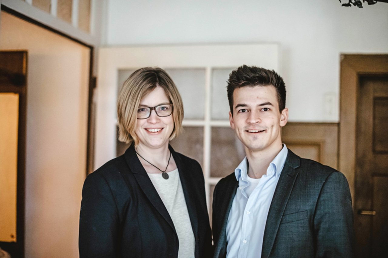Die Social-Media-Experten Jutta Zeisset und Thomas Fabry. (Bild Verlag Ulmer) 
