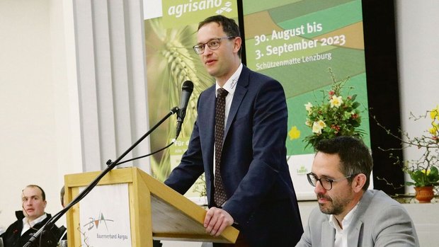Der BVA unter Präsident Christoph Hagenbuch am Rednerpult und mit Geschäftsführer Ralf Bucher (rechts) informierte an der Generalversammlung über das vergangene und das laufende Jahr. 