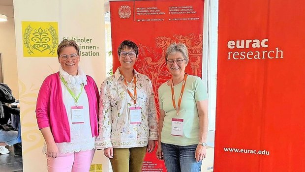 Auch drei SBLV-Vertr Auch drei SBLV-Vertreterinnen waren an der internationalen Tagung: Gabi Schürch-Wyss, Anne Challandes und Jeanette Zürcher Egloff (v. l.).