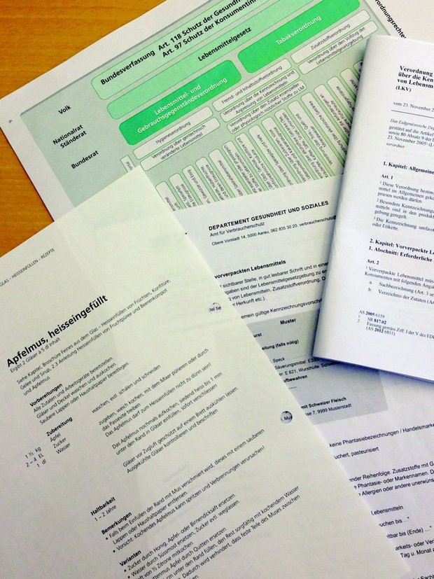 Direktvermarktung: Detailreiche Auflagen Papierkrieg: Für die korrekte Deklaration von Produkten im Direktverkauf muss einiges beachtet werden. (Bild Lisa Vogt Altermatt)
