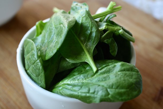 In der Küche ist Spinat vielseitig verwendbar. Der Frühlingsspinat, dessen Blätter fein und zart sind, eignet sich hervorragend für die Zubereitung von Salaten. (Bild pd) 