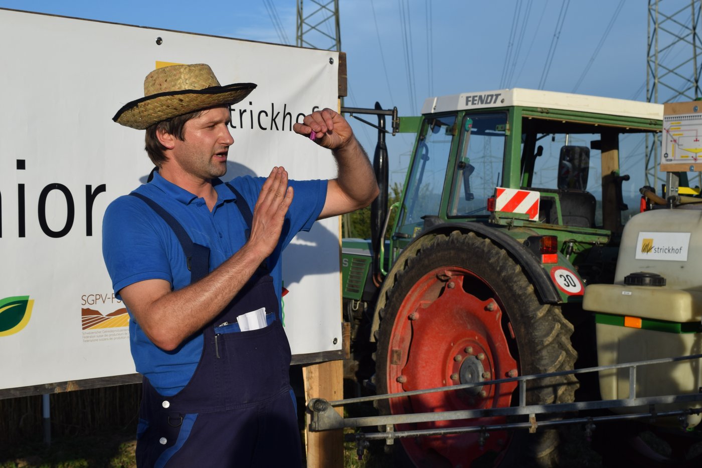 Stephan Berger erläutert die Unterschiede verschiedener Spritzdüsen.