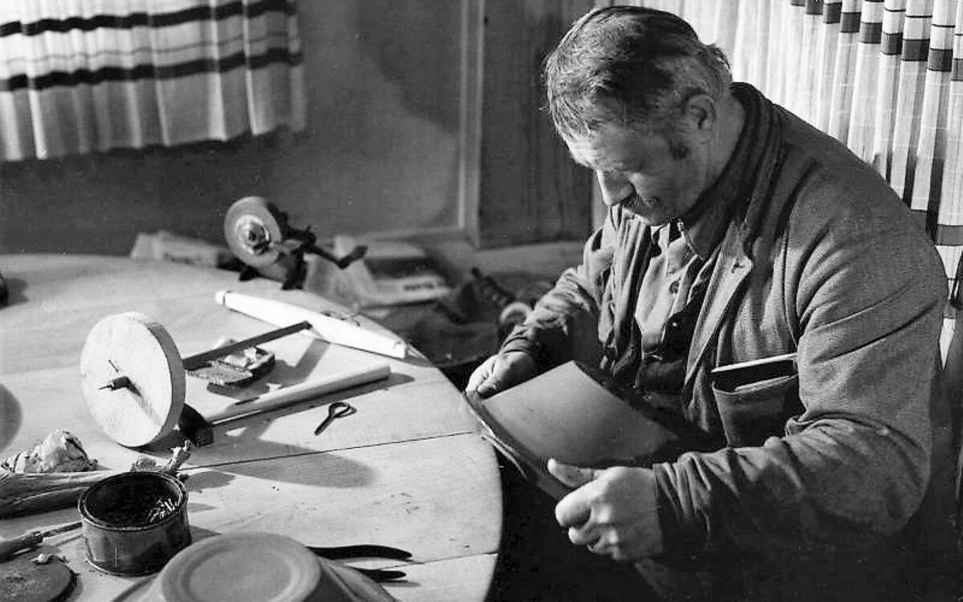 Unter Zuhilfenahme von Zange, Schwungradbohrer, Kitt und Klammern wurde «Verheits» wieder ganz. 