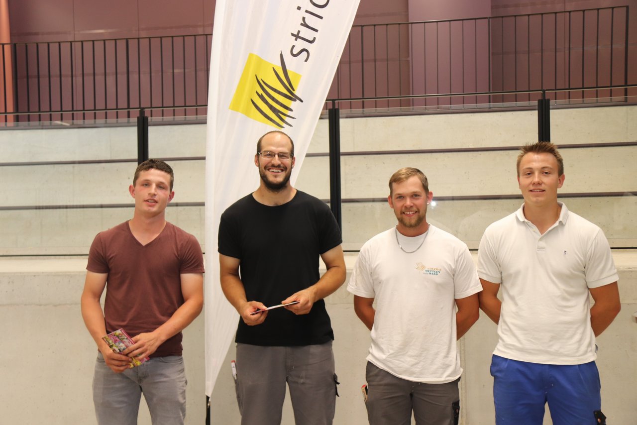Die vier Bestplatzierten der Berufsmeisterschaften am Strickhof (v.l.n.r.): Philipp Jucker (1. Platz), Simon Corrado (2. Platz), Michael Mächler (3. Platz) und Lukas Fröhli (4. Platz).